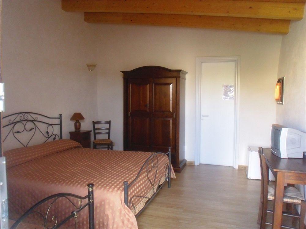 Bio-Agriturismo masseria La Palombara Salve Exterior foto