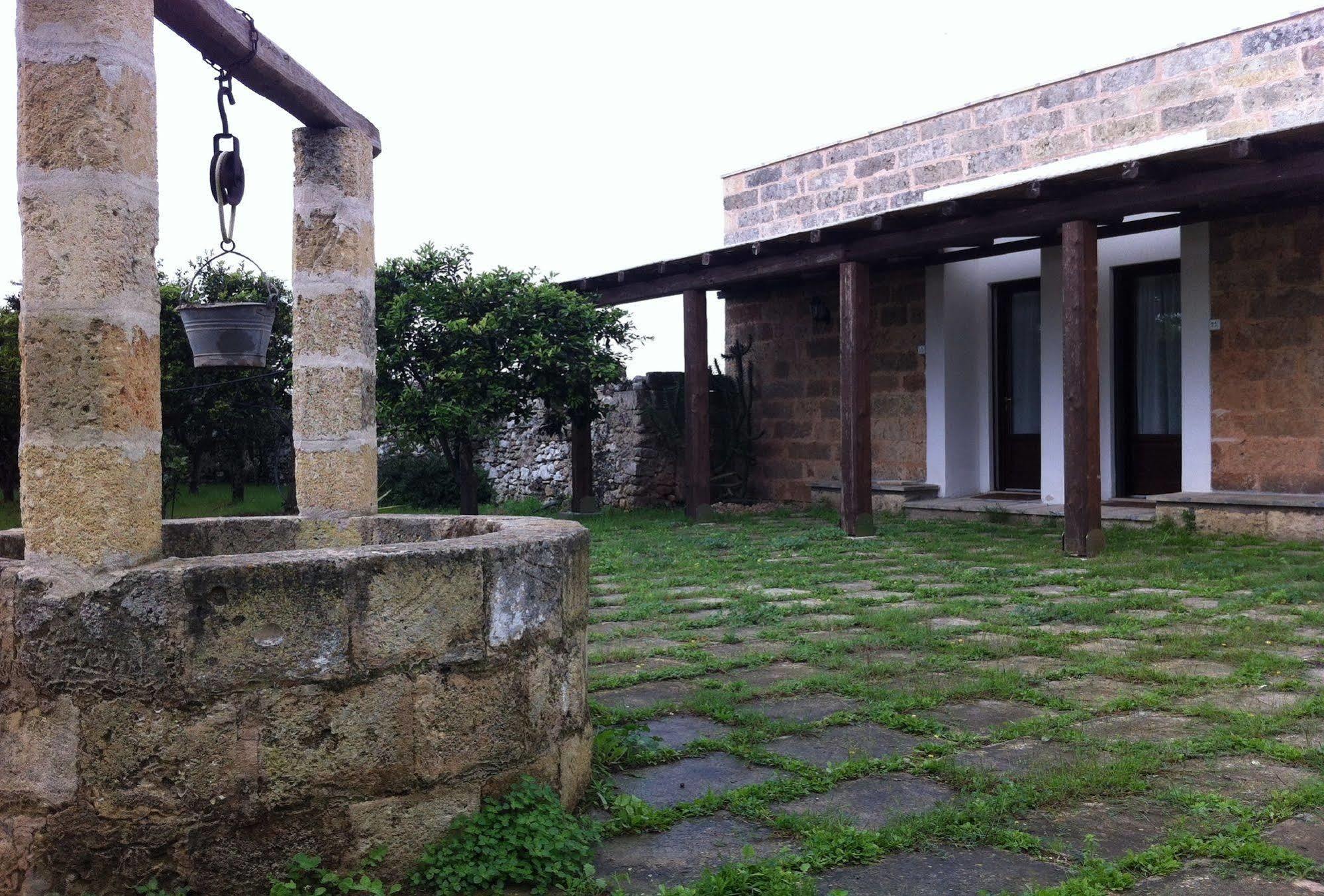 Bio-Agriturismo masseria La Palombara Salve Exterior foto